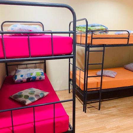 Friends Center Hostel Рига Экстерьер фото