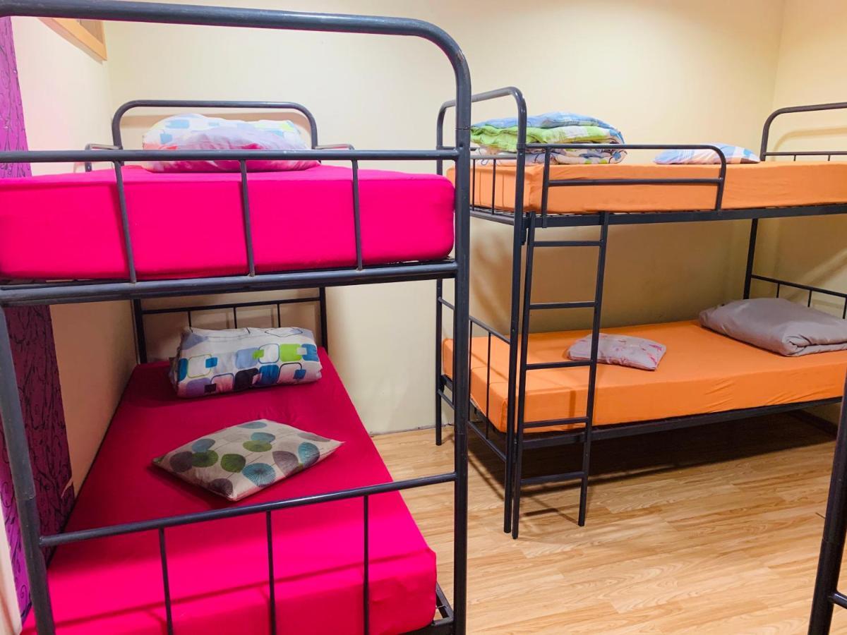 Friends Center Hostel Рига Экстерьер фото